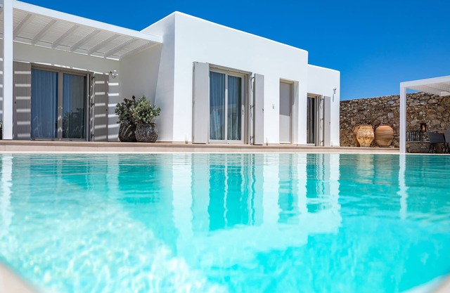 Villa Paraga Luxurious private villa with swimming pool and jacuzzi