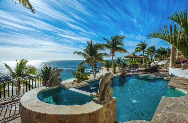 Villa Paraiso Beach front nOn the private Palmilla Beach. 6 bedrooms, sleeps 14