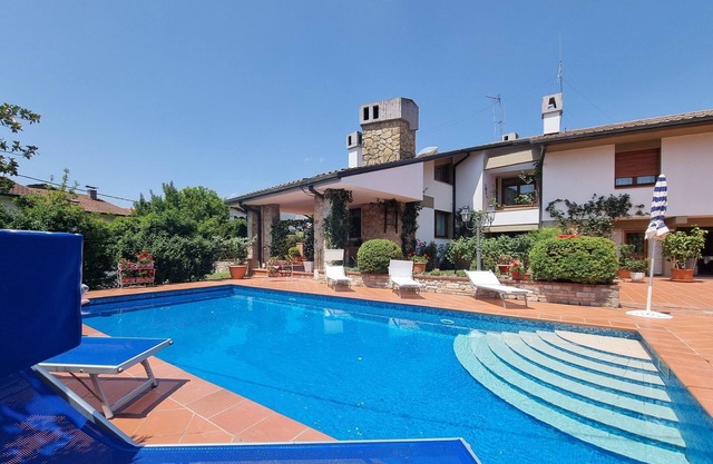 Villa Piazza, private solar heated pool, walk to all facilities! WIFI