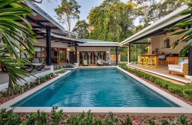Villa Port Vell, new home 4 BR/4 BA, pool and bar! Now with A/C