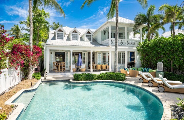 Villa Porta del Sole - 3BR Sunset Key Villa with Private Pool, Direct Beach Access and Sunset Ocean View!