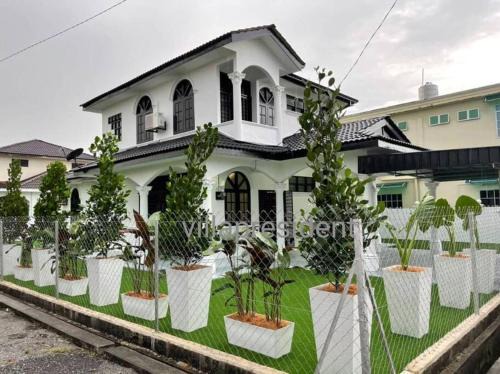 Villa President Homestay -4 bedroom Aircond WIFI Vacations Home
