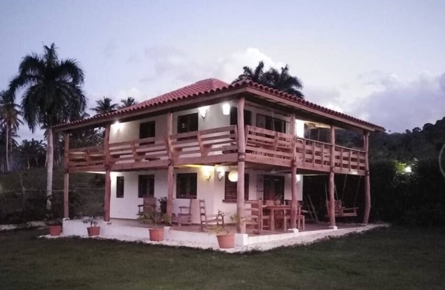 Villa, private grounds, peaceful retreat, close but yet secluded