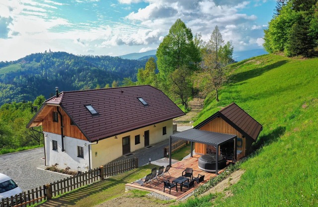 Villa Richerberg with Sauna & Hot Tub & Beautiful Views
