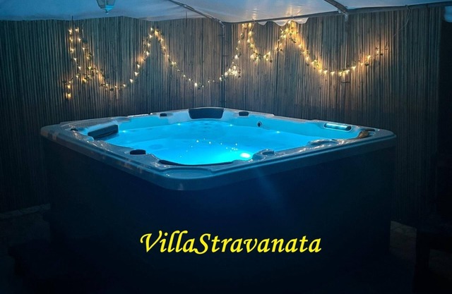 "Villa Stravanata" with swimming Pool - car available - outdoor heated hot tub