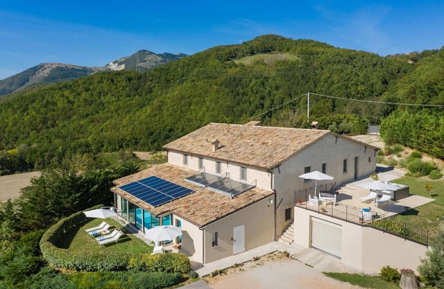 Villa Sabrina 12 - Five Bedroom Villa, Sleeps 12