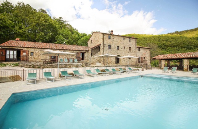 Villa Santarsa, 31 people, magnificent views and private pool, no neighbors