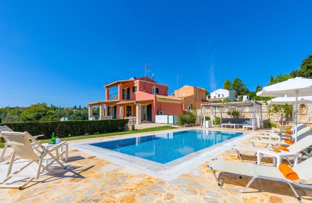 Villa Senses: A modern charming villa, private pool, stunning views, really spacious for 8 people