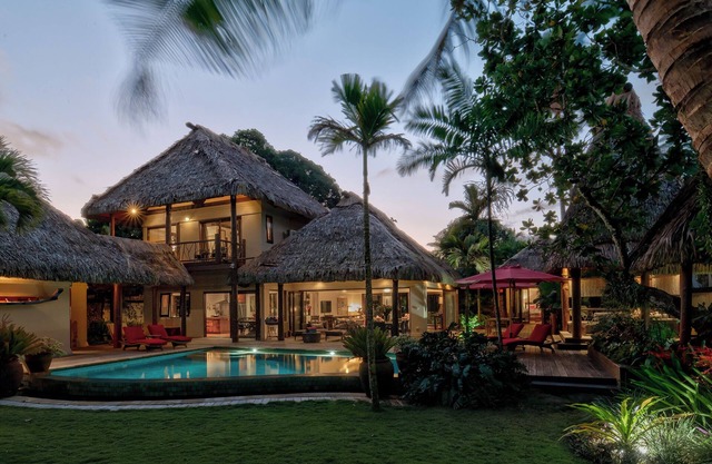 Villa Tinikatolu | Luxury Beachfront Villa | Nanuku Resort | Chef Pool Transfers