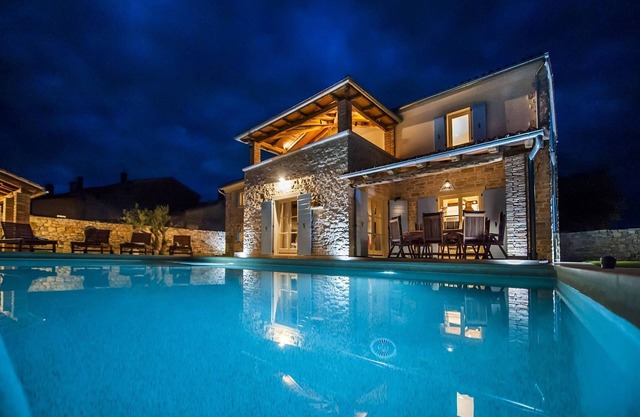 Villa Tomani - Pool, Jacuzzi, Sport Courts
