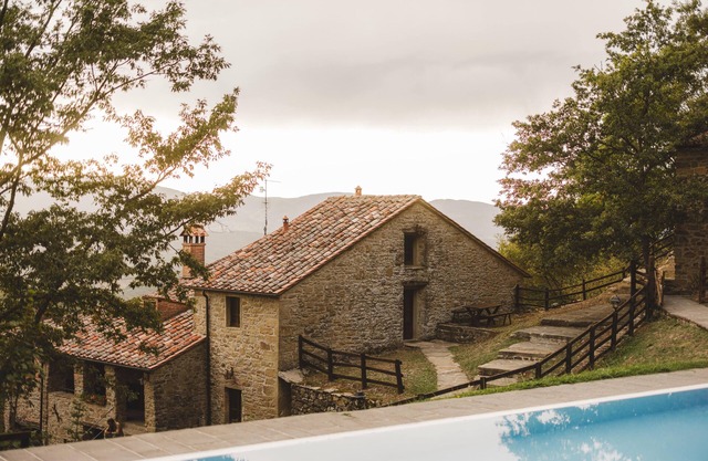 Villa Vallorsaia with private pool, lake view, no neighbors