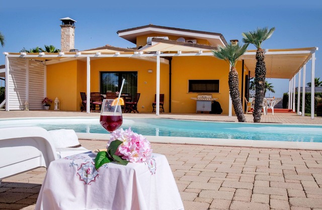 Villa with large swimming pool Salento