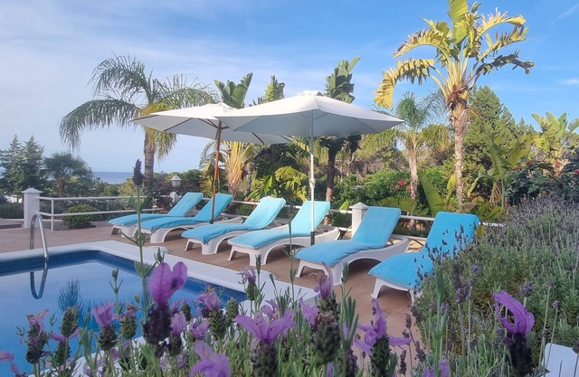 Villa with pool and barbecue near the beach