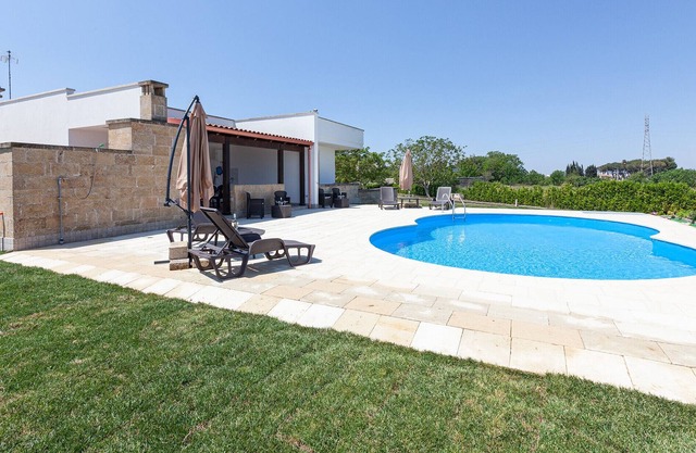 Villa with pool, jacuzzi, sauna, billiards m860