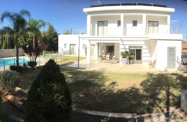 Villa With Private Pool In Quiet Location 20 Mins From Larnaca Airport