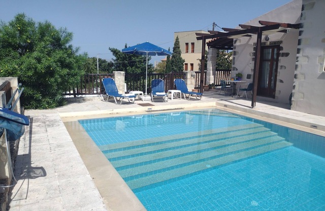 Villa with private pool, lovely views within easy walk to Vamos village