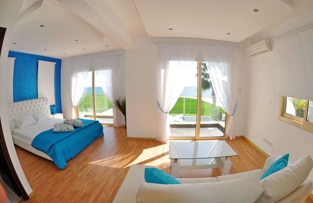 Villa With Private Pool By The Sea
