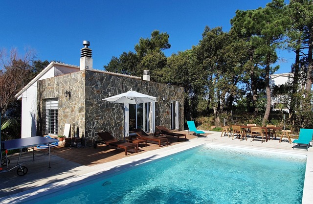 Villa with swimming pool, panoramic sea and mountain views, 10 minutes from the beaches