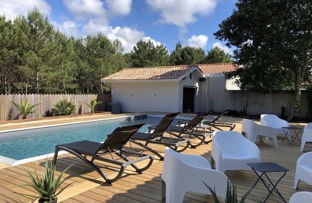 villa with swimming pool in a very quiet area of biscarrosse plage