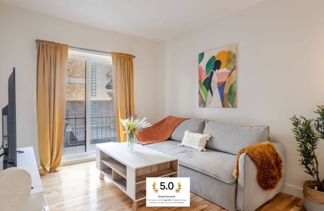 Vista Nook Light Filled 2BR in NDG