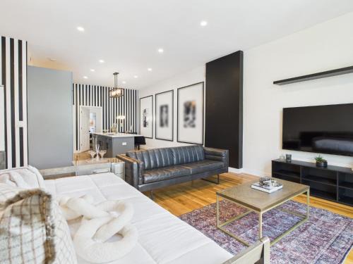 VOGUE Bucktown 4 BD 2 BA