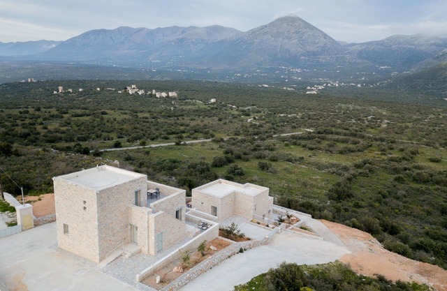 Vorino Luxury Villas, Aloni