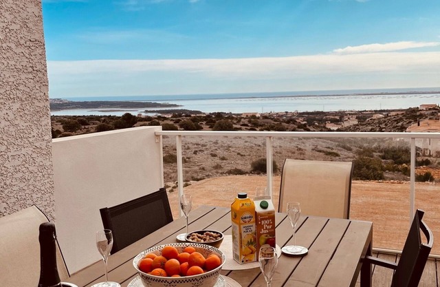 Vue mer Panoramique, Calme. Piscine Chauffée, mer et Plage à 10 Min. 8 Personnes