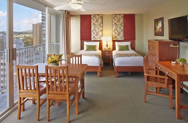 Waikiki 1BR Suites | 2 Twins & Kitchens | Pool Access | 2 Units