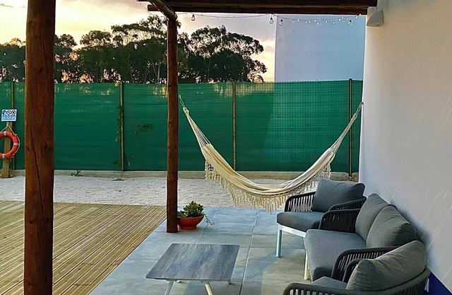 Wake up to a sea view on this Alentejo hill, a 10-minute walk from the beach.