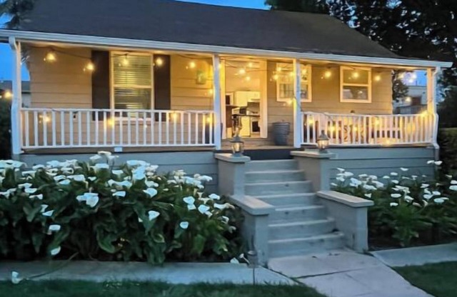Walk to Downtown - Workspace + Pet Friendly
