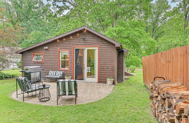 Walk to Kelsey Lake: Cassopolis Home w/Yard!