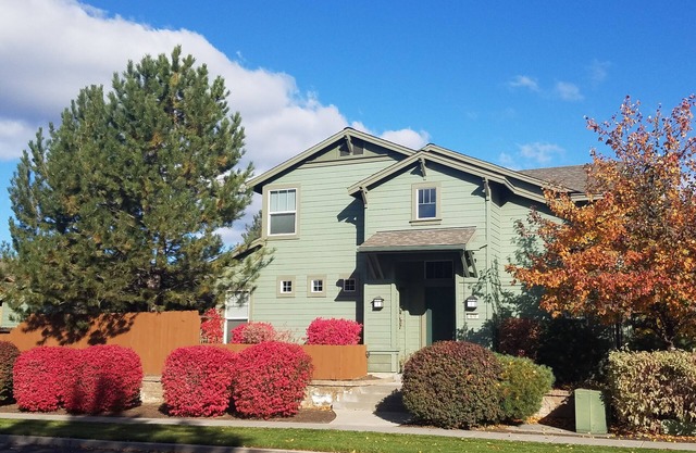 Walk To Old Mill District - Spacious Well-Appointed Town Home/Private Courtyard