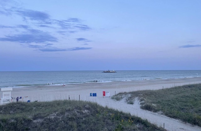 Walk to the Boardwalk and downtown Carolina Beach! Oceanfront !