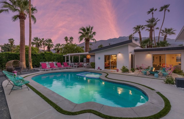 Walk to Town! Super Swanky! Private Pool Yard! - Fiesta in the Sun