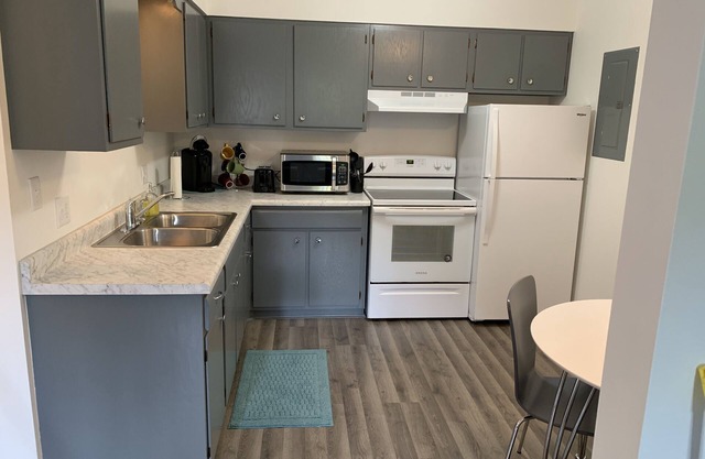 Walkable to restaurants pubs and the cruise ship. Central location Apartment