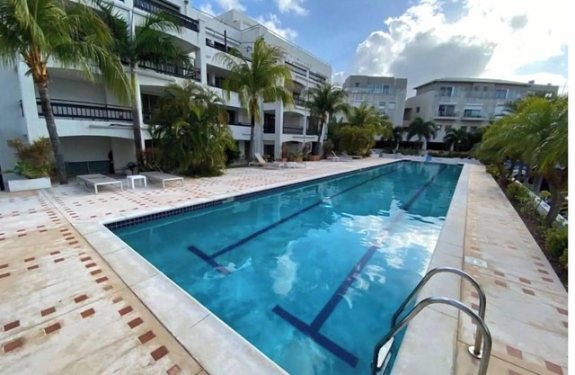 Walking distance to everything on Simpson bay area Restaurants, Beach, Nite Life