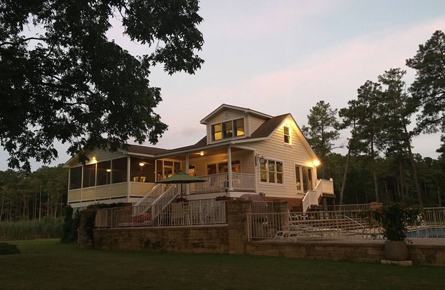 Ware Haven Cottage On The Ware River With Pool, Pier, And Kayaks.