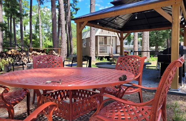 Water access tiny cabin, kayaks, dock, fire pit, gazebo, grill, fishing, boating
