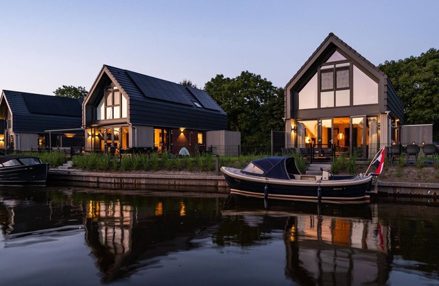 Water Villa in Balk by Frisian Lakes