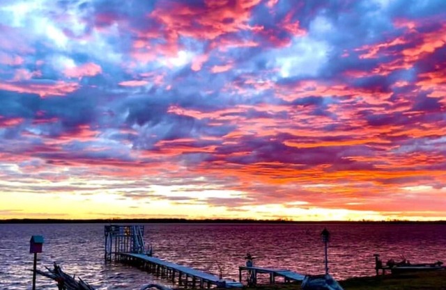 Waterfront Beauty! Incredible Sunsets, Exotic Birds and Gorgeous Water Views!