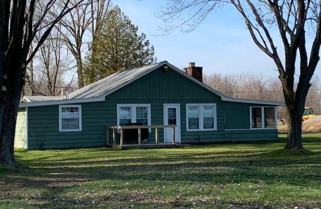 Waterfront cottage near Oconto