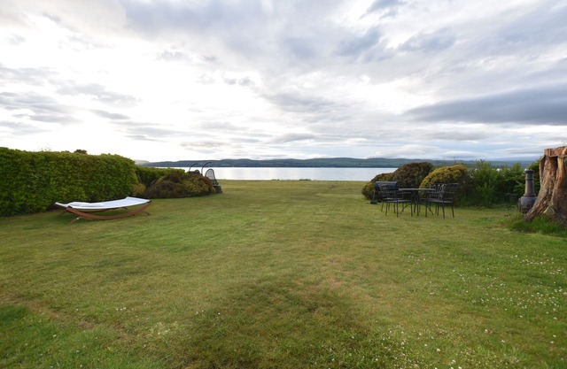 Waterfront Cottage with own Beach and Stunning Views Across The Clyde