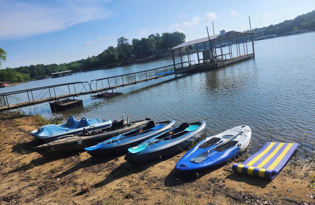 🔥WATERFRONT* KAYAKS* PRIVATE DOCK* POOL TABLE* HOT TUB* LAKE EUFAULA🔥