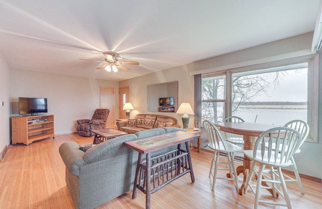 Waterfront Lake Holcombe Getaway w/Dock