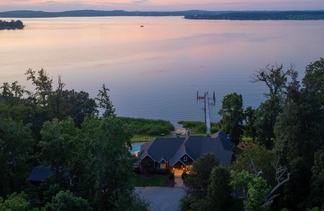 Waterfront Lodge packed with Amenities
