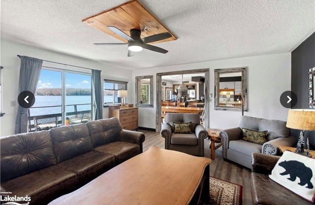 Waterfront Muskoka Cottage. Hot Tub. Water Toys. Pool Table & all Amenities Inc.