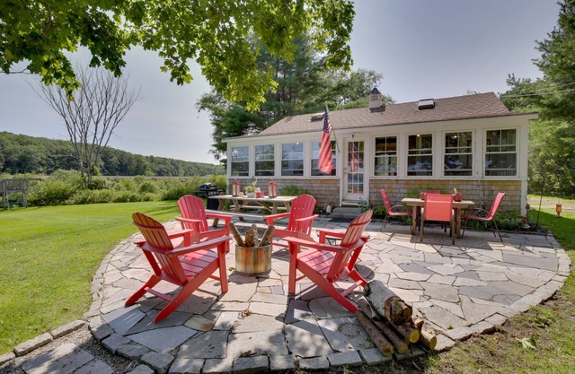 Waterfront Nobleboro Cottage w/Kayaks & Boat Dock