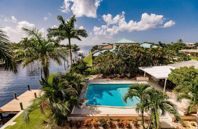 Waterfront Paradise with heated pool and amazing views gulf access