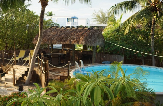 Waterfront Pool Oasis: Tiki Hut, Kayaks & Family Fun!