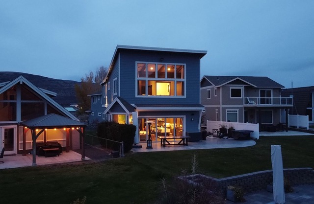 Waterfront Rental near Gorge Amphitheater